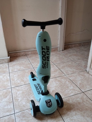 Scoot & Ride Highwaykick 1 kids scooter with seat, like new, ages 1-5