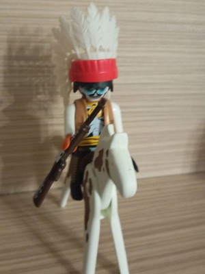Playmobil индианец с кон като нов