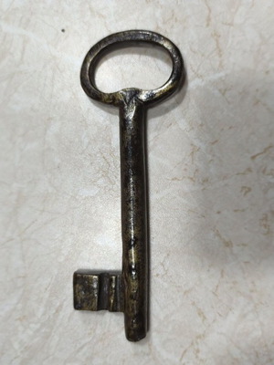 Collectible large forged iron key like new, 15cm