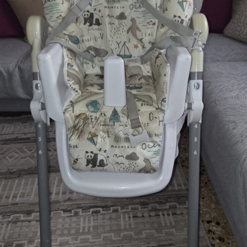 Mamas and Papas Snax highchair used with adjustable levels and foldable design