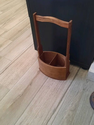 Wooden wine holder for 2 bottles like new