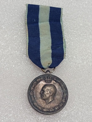 Ελληνικό Αναμνηστικό Μετάλλιο Πολέμου 1940-1941 με κυανόλευκη κορδέλα