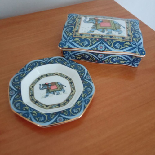 Porcelain decorative set like new