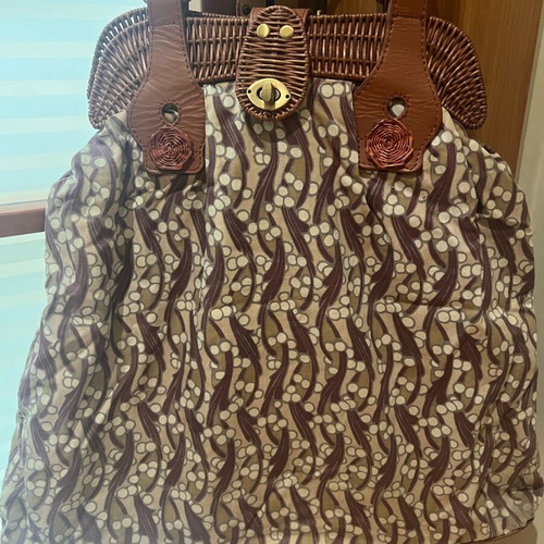 Hoss fabric printed bag like new with bamboo details