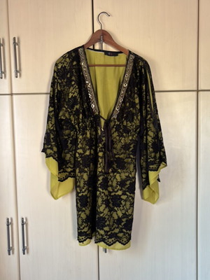 Women's kimono Sabbia size L like new with lace black and green
