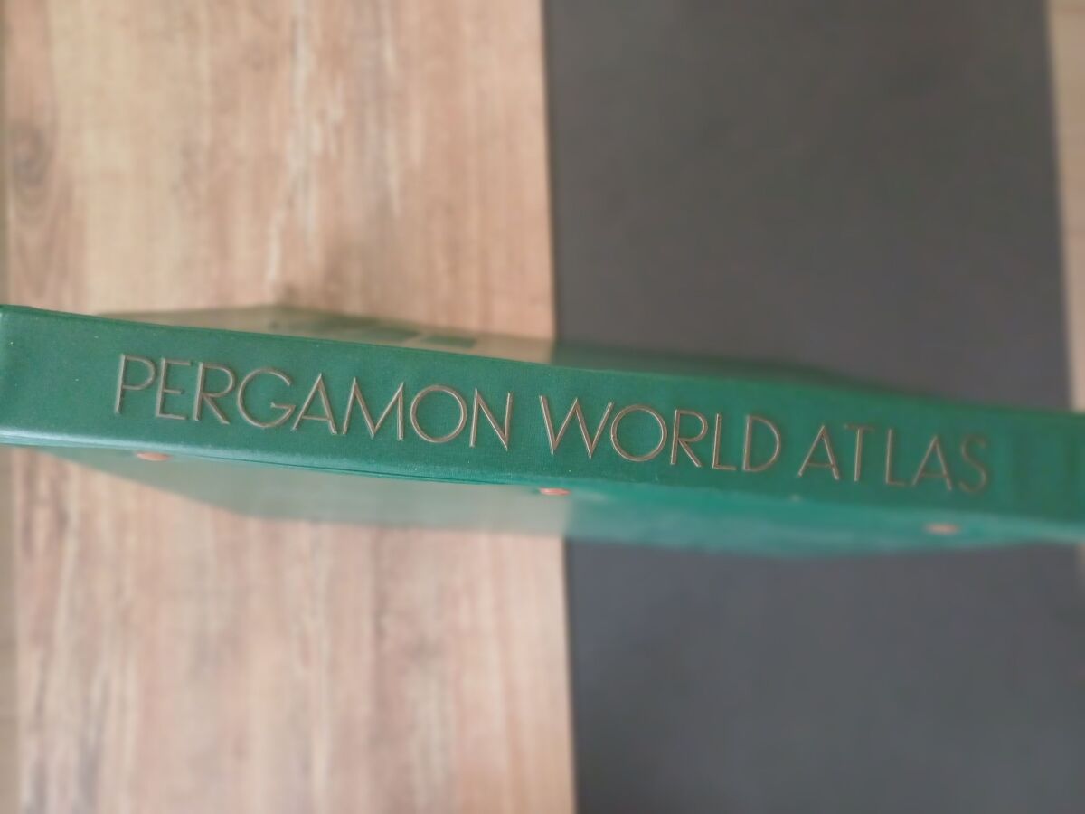 Pergamon World Atlas 1968, English - € 60,00 - Vendora.cy