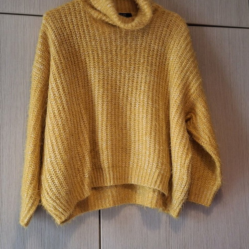 Bershka yellow sweater like new, size S