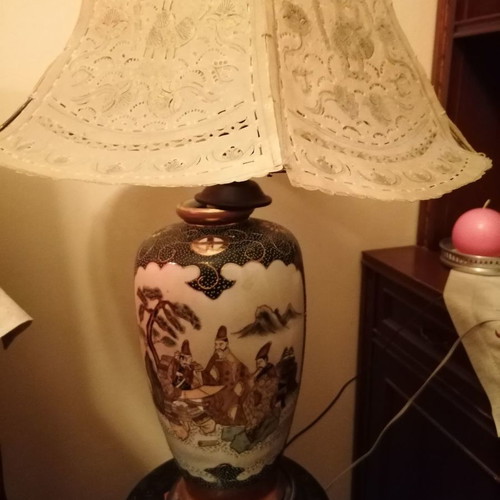 Table lamp with painted Japanese scenes like new