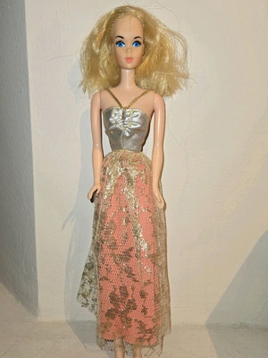 Barbie Partytime 1976-1978 μεταχειρισμένη με ρούχο