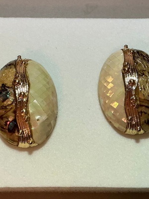 Vintage oval clip-on earrings 80's, like new, gold tone