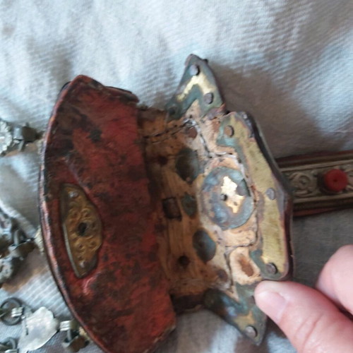 Tibetan wallet used, waist size, impressive