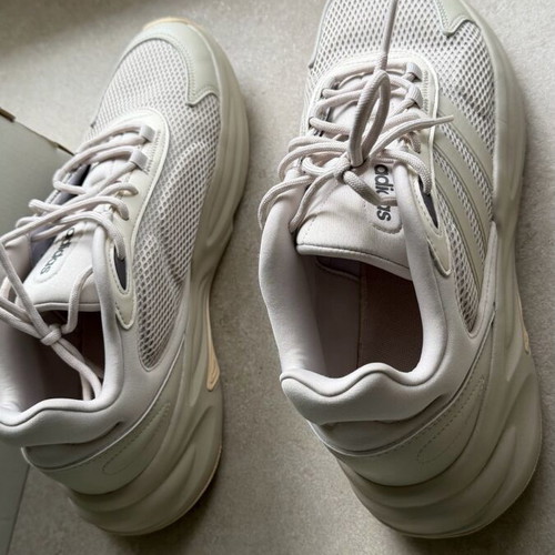 Adidas Ozelle Cloudfoam brand new, size 45, beige sneakers