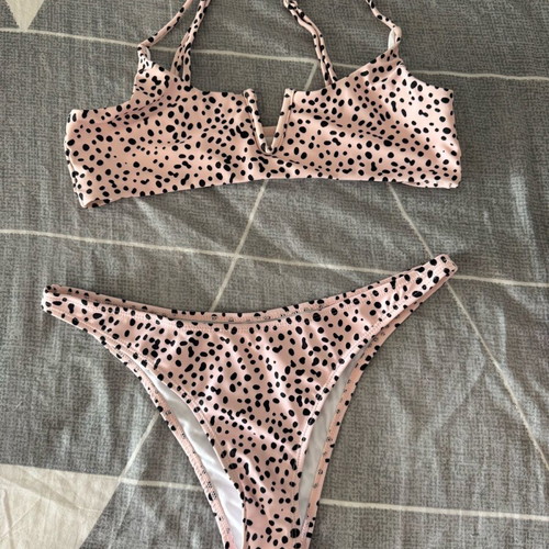 Women's swimwear set like new, size Medium, black and pink