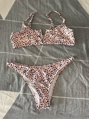 Women's swimwear set like new, size Medium, black and pink