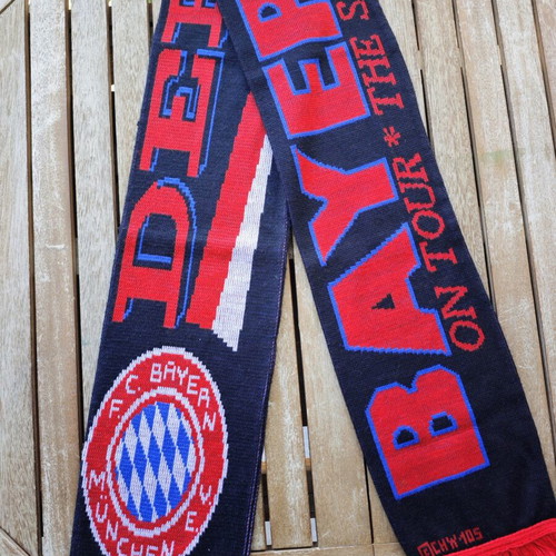 FC Bayern München collectible scarf like new, On Tour – The Show Must Go On
