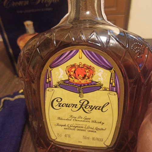 Crown Royal Fine De Luxe 750ml vintage sealed with box and pouch