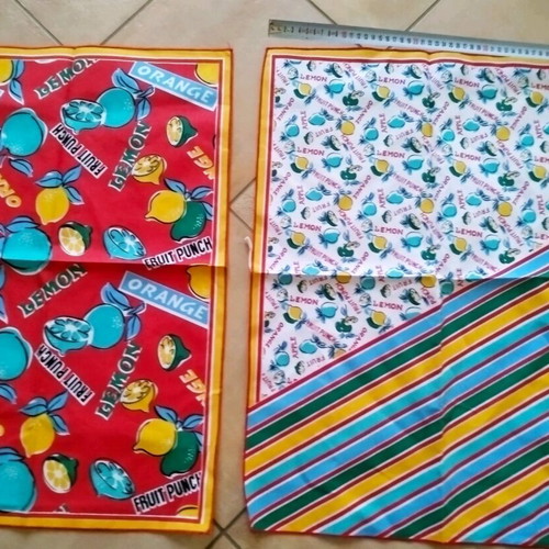 Small tablecloths with fruit like new, set of 2 pieces