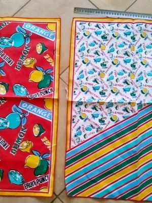 Small tablecloths with fruit like new, set of 2 pieces