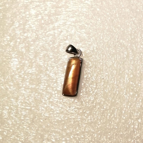 Silver pendant with natural sunstone mineral, new