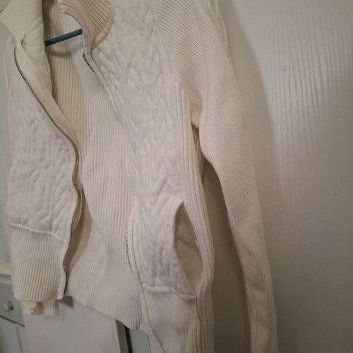 Knitted jacket with zipper and pockets, like new, white