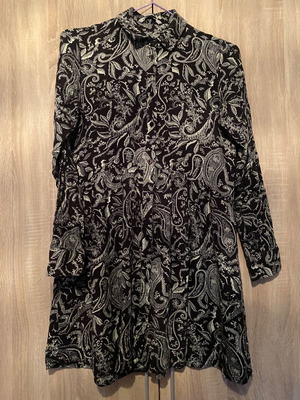 Shirt dress with lahoures Stradivarius used, size S