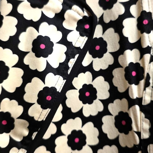 Jacket M like new, cotton spring with daisies on black