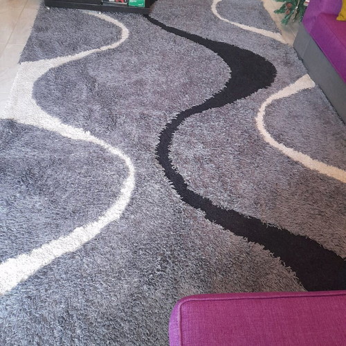 Living room rug used 2×3 meters, clean and maintained