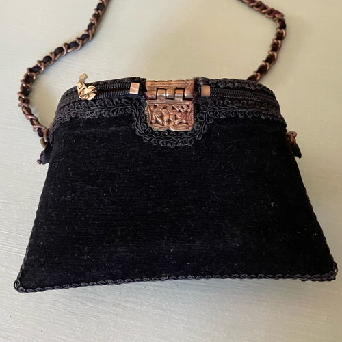 Boho Zara shoulder bag like new with velvet and embossed embroidery