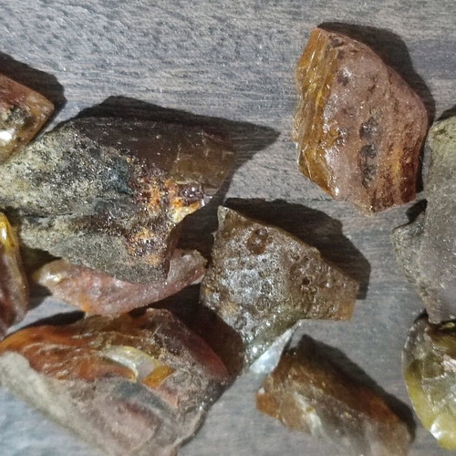 Low pressure amber unprocessed, 16 pieces, 40 grams