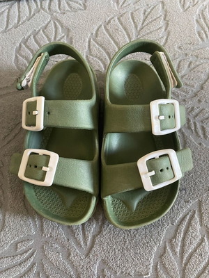 Children's sandals slippers size 24 like new