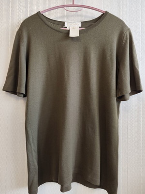 Escada t-shirt used, size M, with small hole