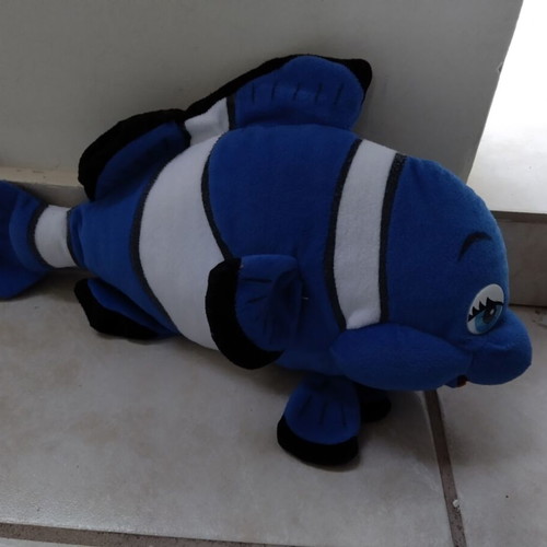 Plush fish like new