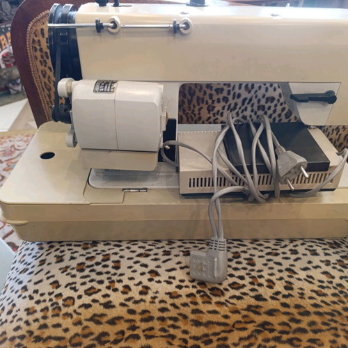 Pfaff 296 sewing machine used, German quality and reliability