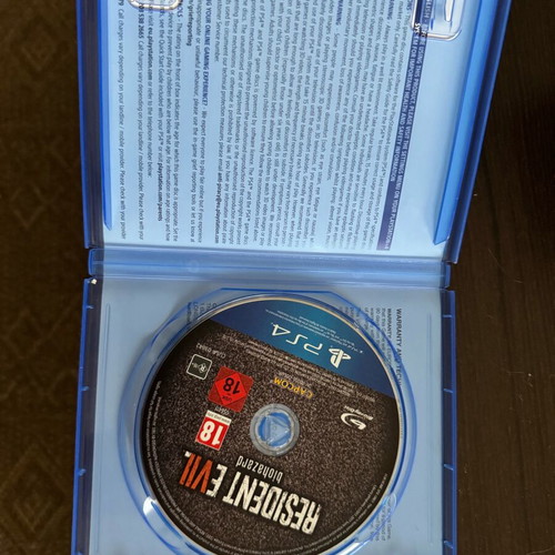 Resident Evil 7: Biohazard PS4 like new, VR compatible