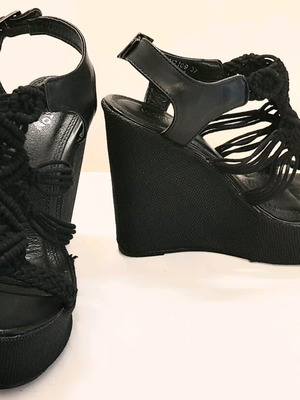Migato platform sandals with macrame design size 37 like new