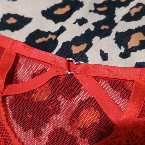 String lingerie new, red, one size with lace and heart detail