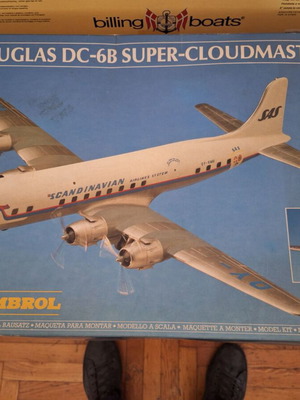 Douglas DC-6B Super-Cloudmaster συναρμολογούμενο καινούργιο, παλαιού τύπου αερομοντελισμός