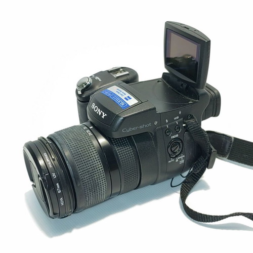 Sony Cyber-shot DSC-R1 camera with Carl Zeiss Vario-Sonnar T lens used