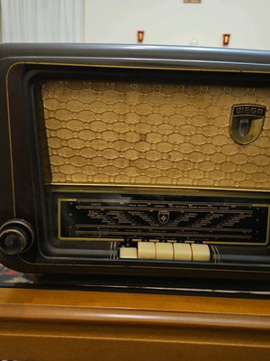 Vintage γερμανικό ραδιόφωνο WEGA Type 811 μεταχειρισμένο, λαμπάτο, δεκαετίας 1960
