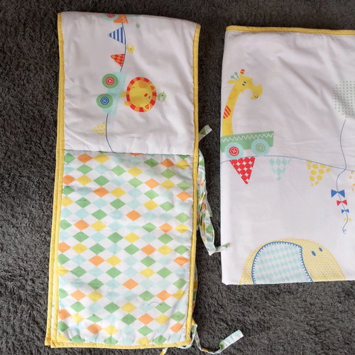 Crib set used with soft nine-layer pad and thin blanket