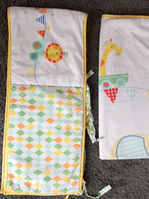 Crib set used with soft nine-layer pad and thin blanket