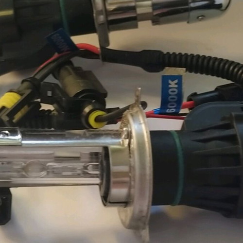 Only €8!!!! 2 Xenon car bulbs H4-3 6000K