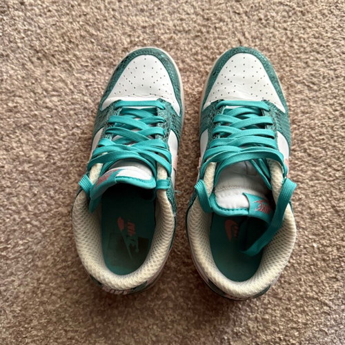 Nike Dunk Low like new with snakeskin design, size 38.5