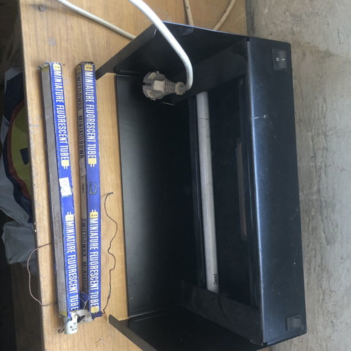Counterfeit money detector like new with two spare lamps