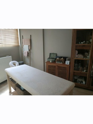 Κρεβάτι θεραπειών σαν καινούργιο με βάση από ξύλο μασίφ πατίνα