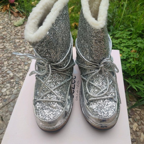 Deezee snow boots silver with glitter and fur like new, size 38