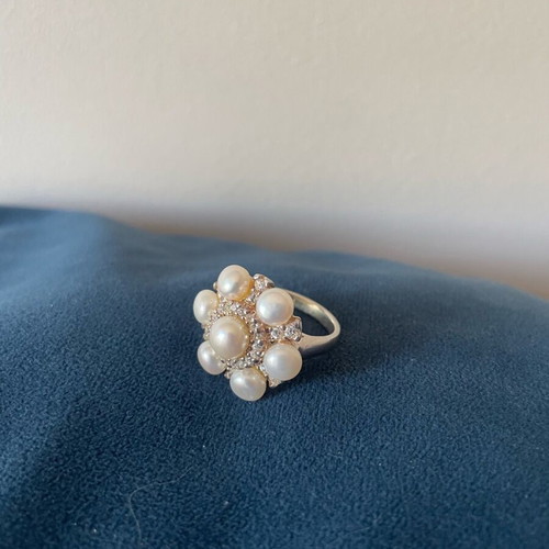 Silver ring with pearls and zirconia diamonds