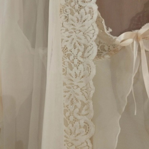 Fontana di Vita nightdress and robe set, soft yellow lace