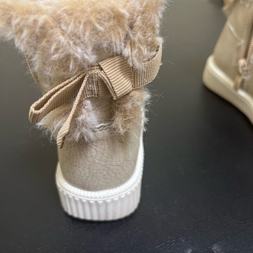 Girls boots size 22 like new, beige with fur interior