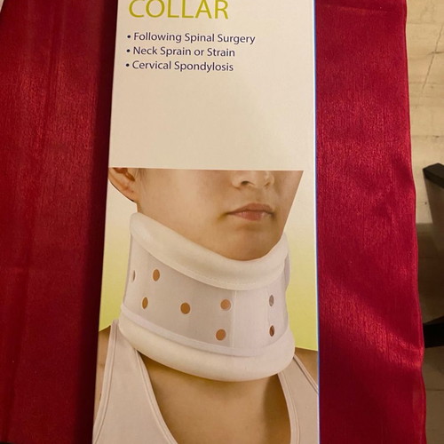 Wellcare adjustable cervical collar size Medium new